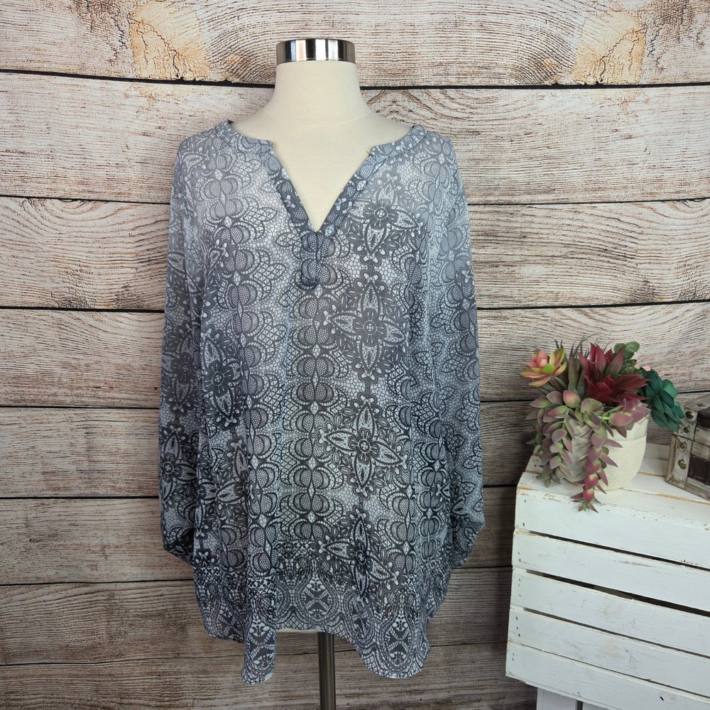 5/$25 Zac & Rachel Woman Grey Lace Print Split V-Neck Tunic Top Plus Size 1X‎